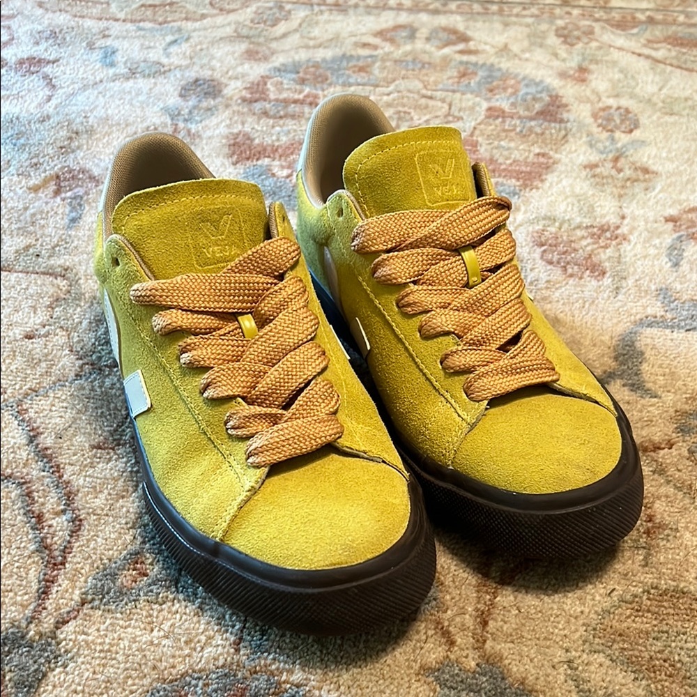 Veja Yellow Sneakers Classic Low-Top Design